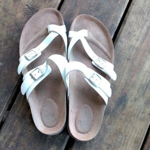 White sandals size 7 Time and Tru